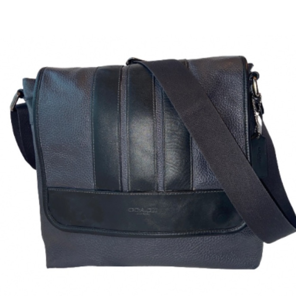 Coach Messenger Bag excellent used condition (black and charcoal color)